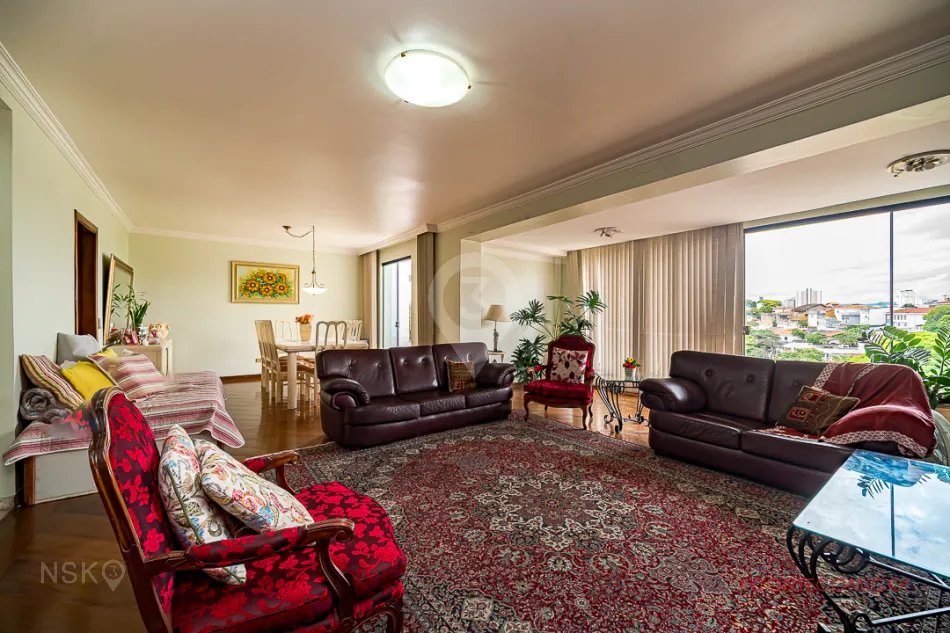 Casa com 4 Quartos e 4 vagas à Venda, 407 m² por R$ 2.100.000,00