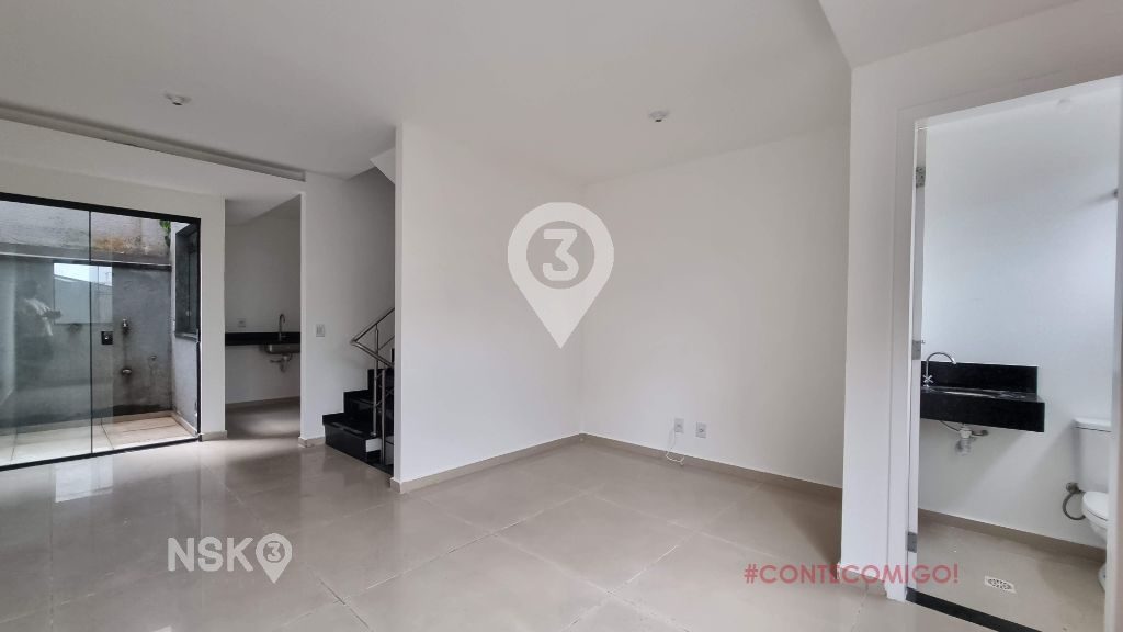 Casa com 2 Quartos e 2 vagas para Locação, 120 m² por R$ 3.300,00